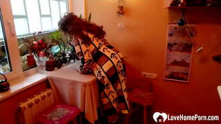 Hun var iført varmt undertøj og strømpe, så jeg var nødt til at kneppe hende hårdt