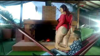 Me foda a do serviço de um motel, já que a minha namorada me deixa esperando olhe que culiada na lareira e na amaca com lustylatinasex