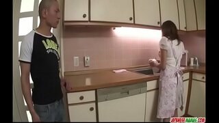 Хикару Вакабаяши пайдаланады өздерінің үлкен сиськи ойнауға мүшесі