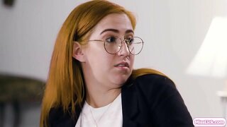 Rossa calenta i la seva guineu soci en el crim està pensant en el seu pròxim gran objectiu.De sobte,la seva llibertat condicional oficial arriba i investigar sobre la seva parella.Actuen com una parella i acreditar-la a l&#039;oficial.Van començar a besar i llepant cada un dels altres, cony.