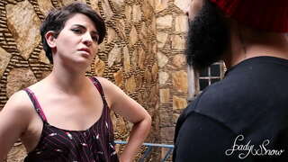 Comunistinha буд овоздиҳӣ дар Boulos ва дар ниҳоят повернуться шох